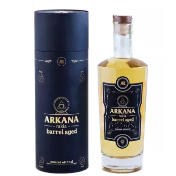 Отлежала мускатова ракия Аркана с кутия